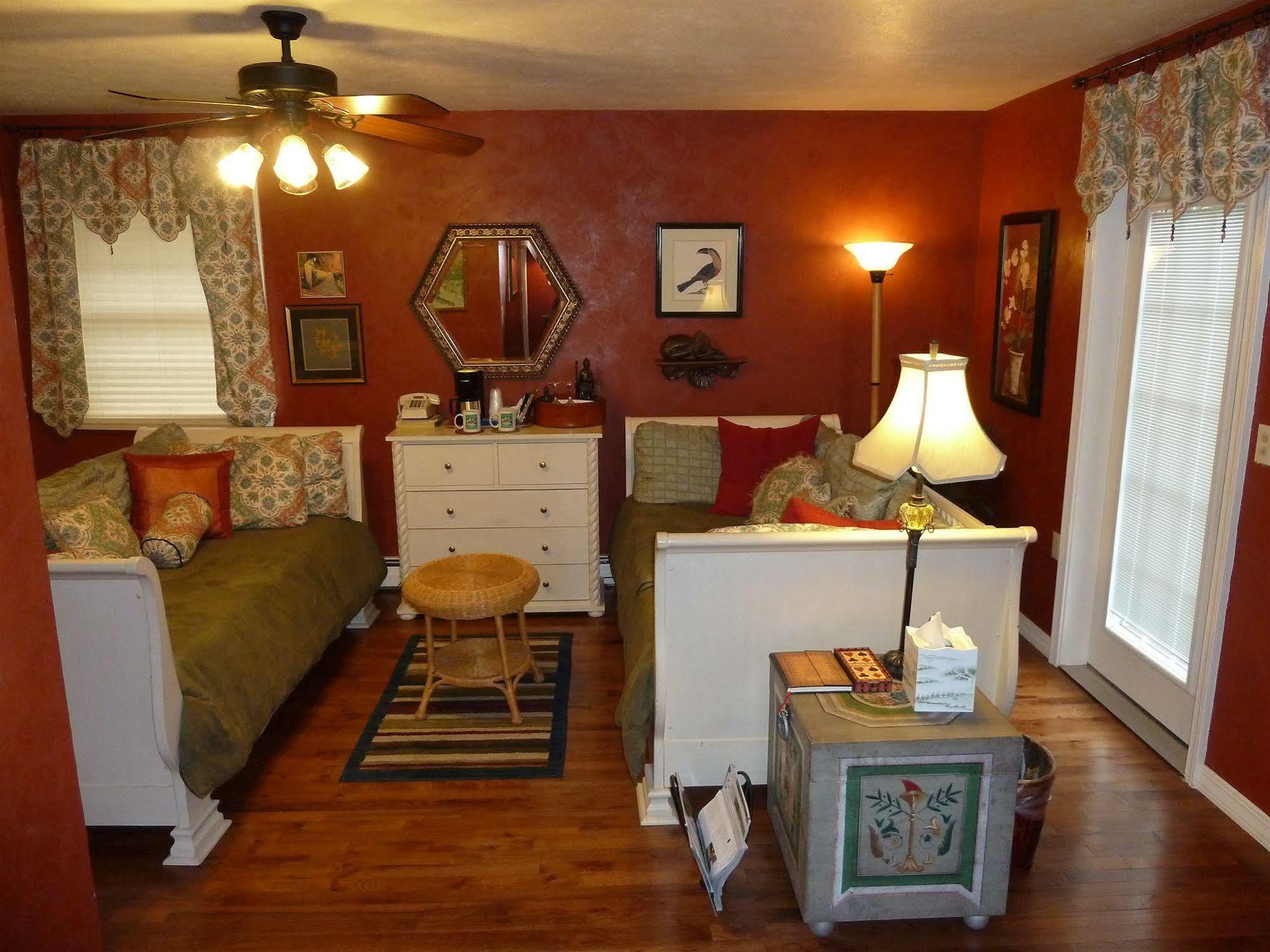 Bad Rock Bed And Breakfast Inn Columbia Falls Exterior photo