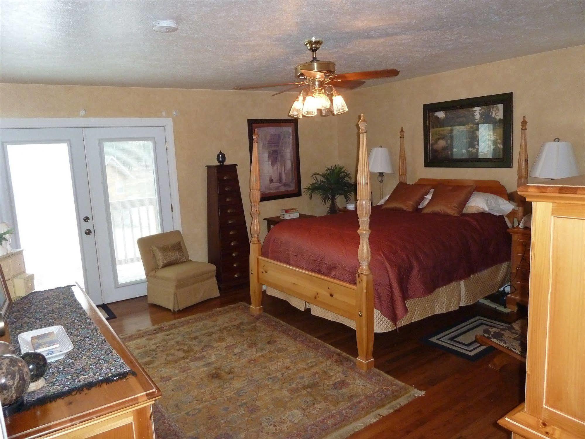 Bad Rock Bed And Breakfast Inn Columbia Falls Exterior photo